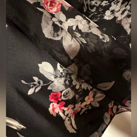 White House Black Market Floral, Halter neckline Top size 0 - Picture 4 of 5